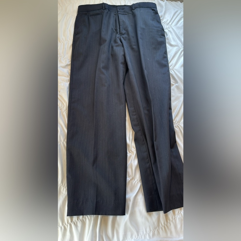 Perry Ellis Mens dress pants 36/30 navy refined vertical lines in the material